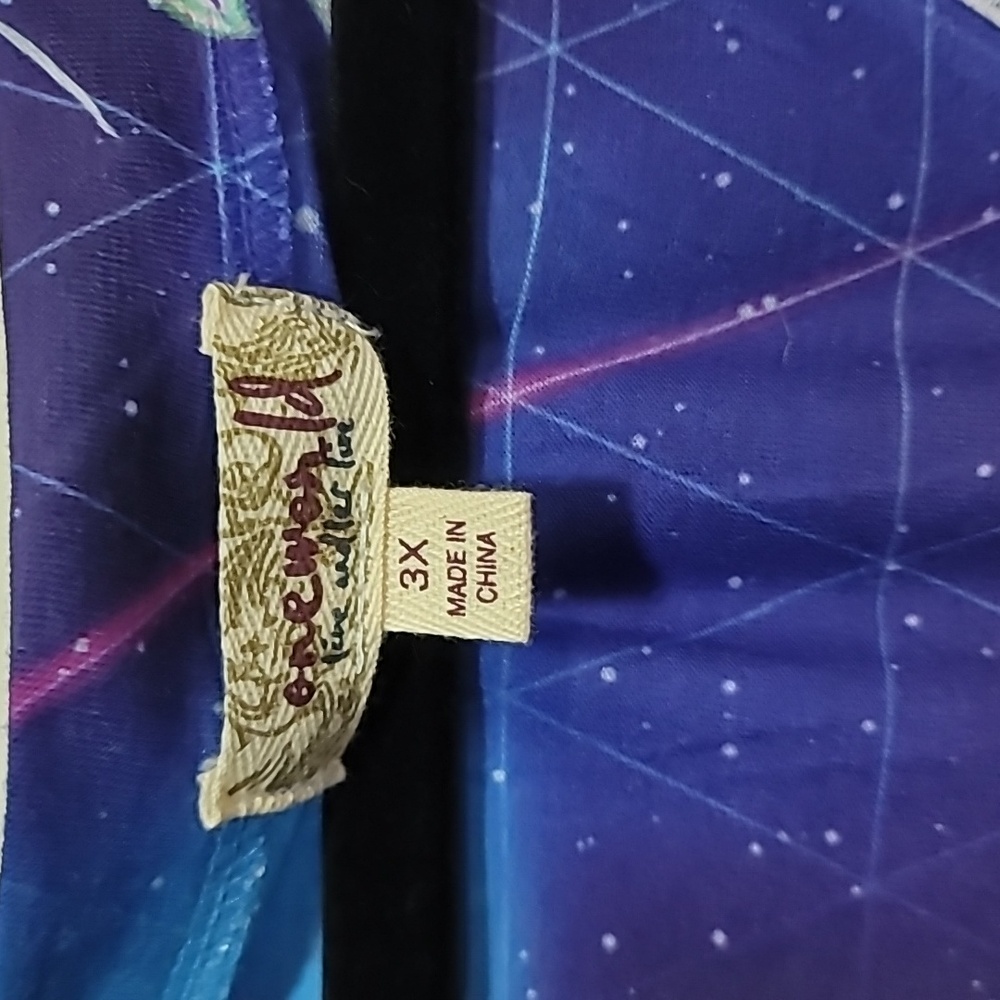 One World Las Vegas Graphic Tunic - Picture 4 of 6